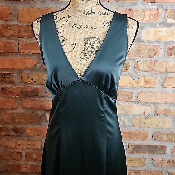 Cider Emerald green satiny maxi dress size Small - Picture 2 of 11